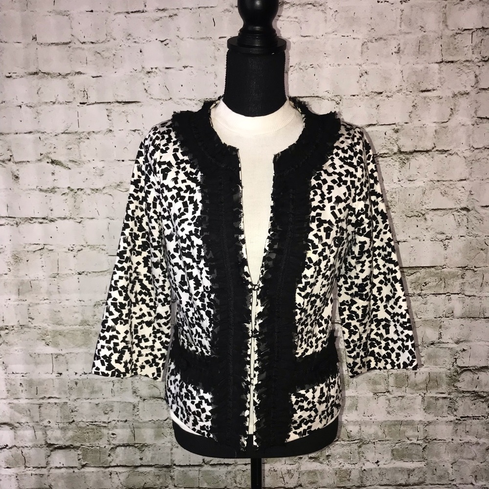 🌸BLACK AND WHITE BLAZER 🌸